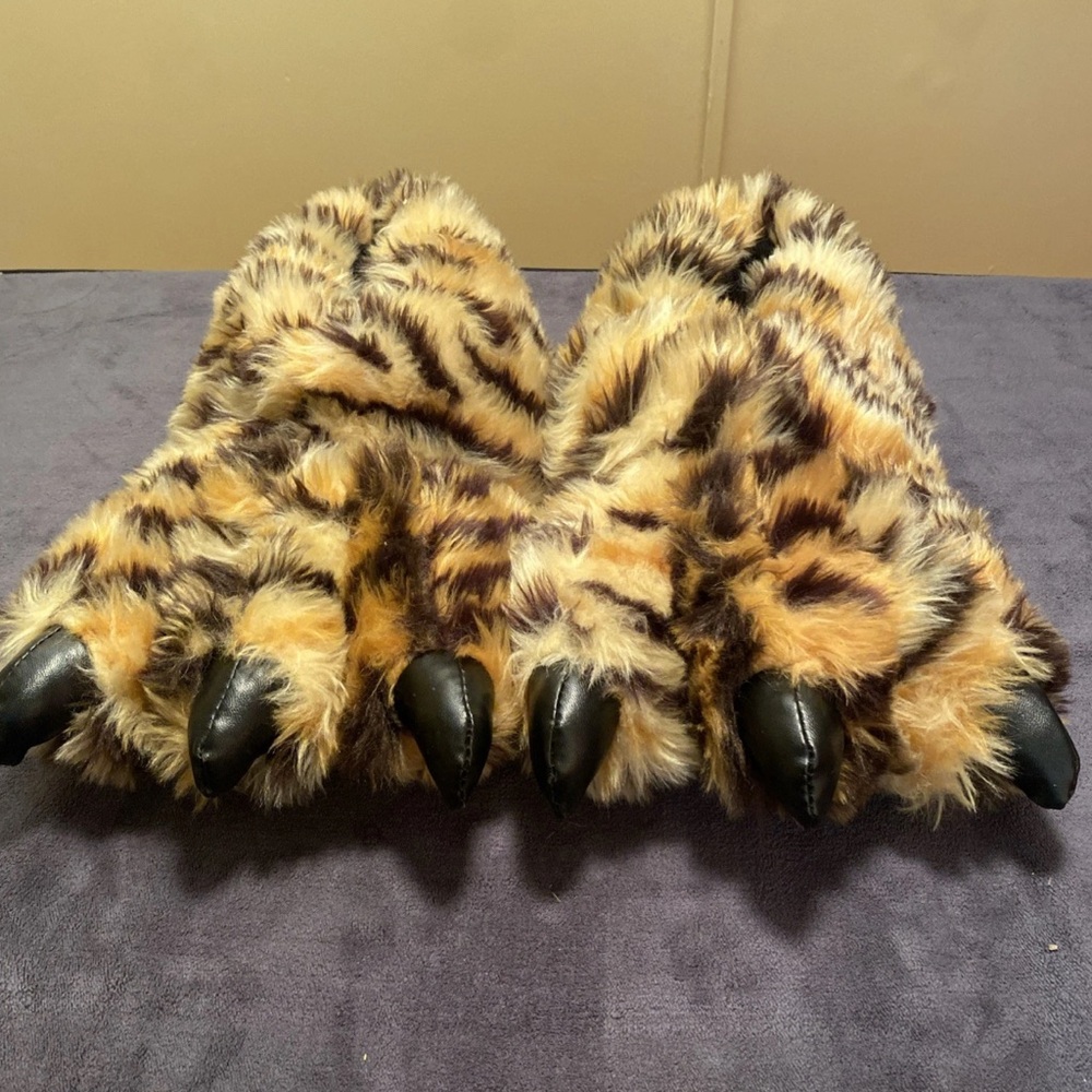 Fuzzy Tiger Claw Monster Slippers Adult Large/XL Plush Costume House Shoes